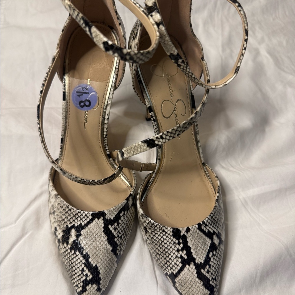 Jessica Simpson Black and Cream Snakeskin‎ Heels size 8.5 formal date night sexy